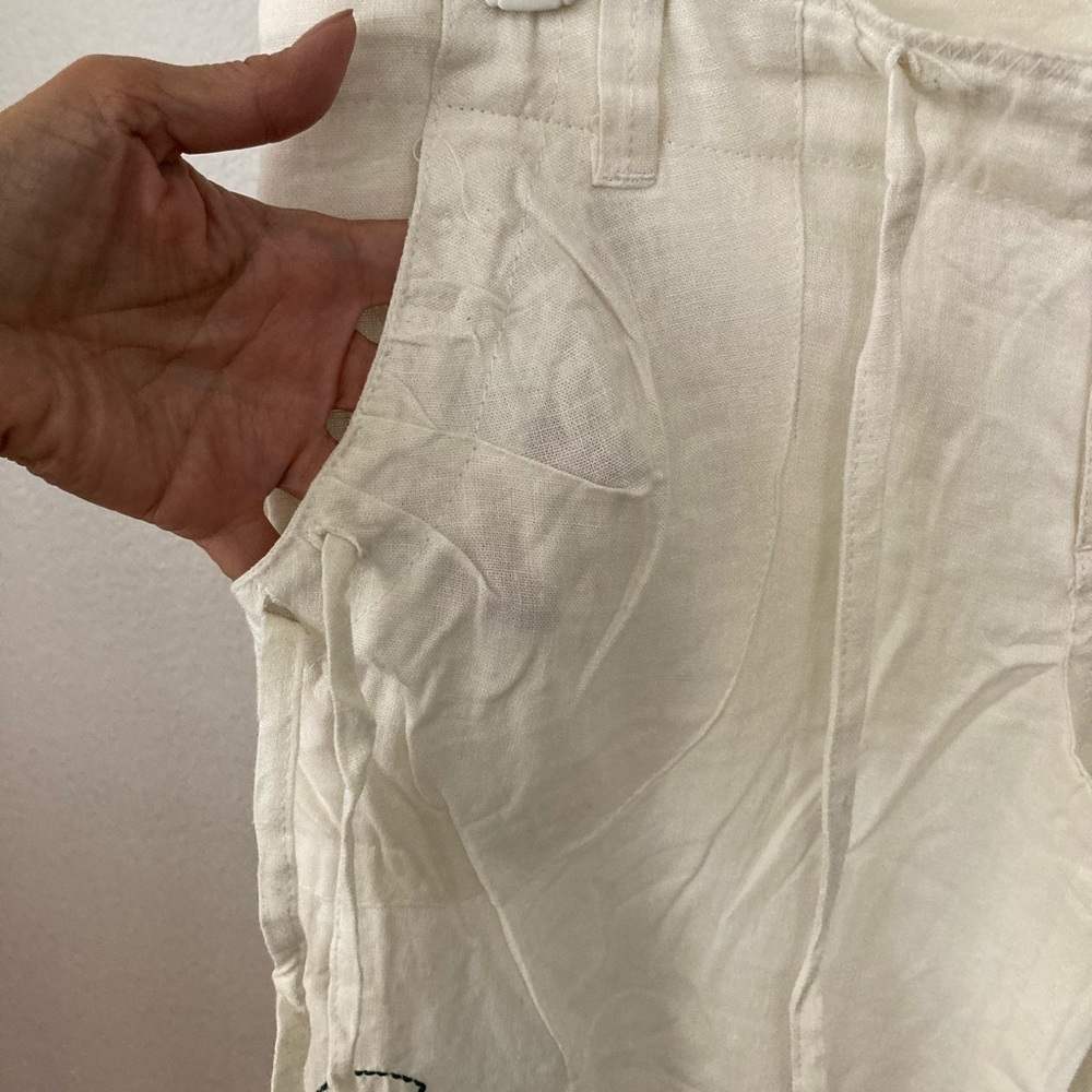 White Capri Pants With Embroidery Medium - Picture 3 of 6